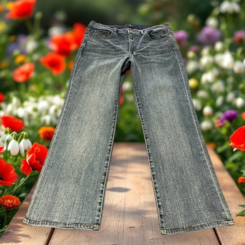 Tommy Hilfiger Tribeca Jeans. Size :16
25” inseam